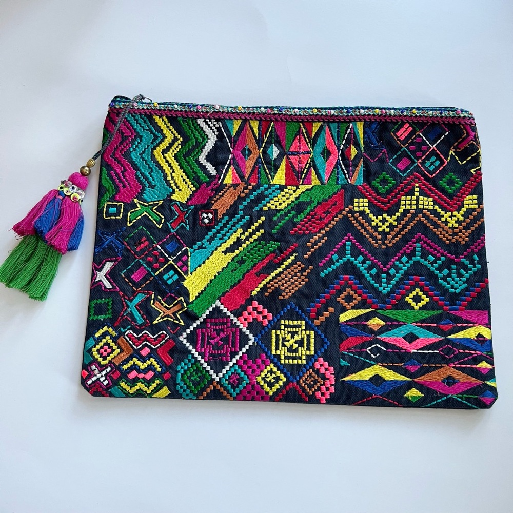 Star Mela Clutch